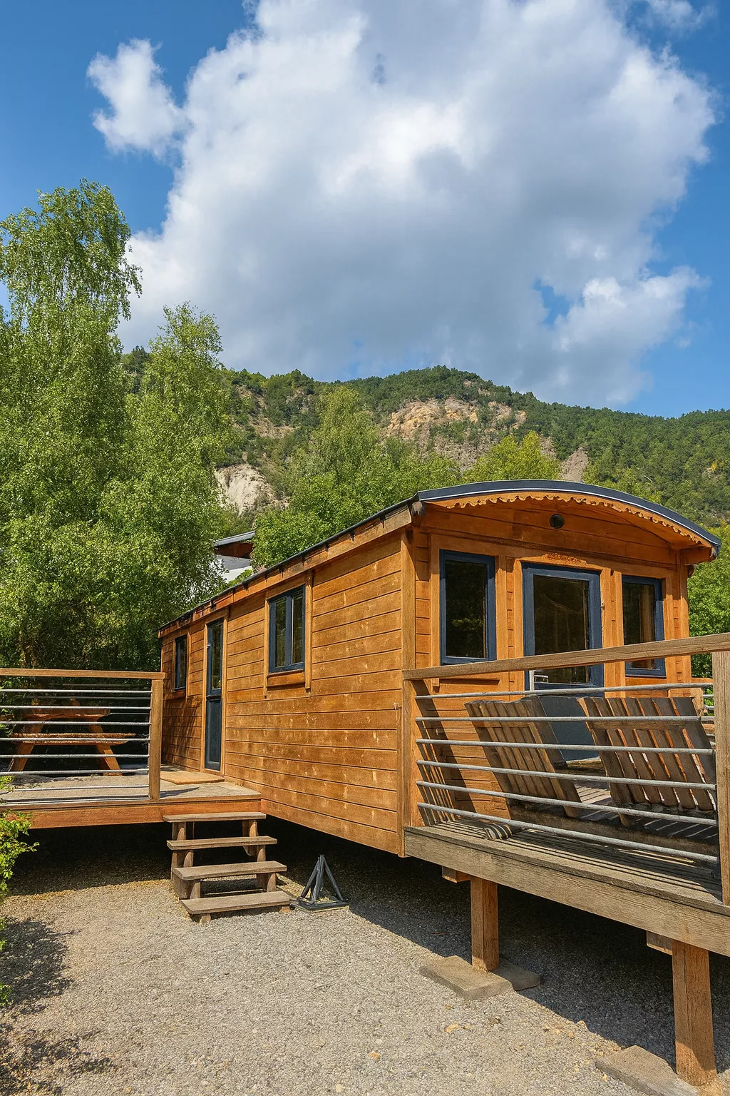 Le Chalet-Roulotte en bois du Camping Le Cians