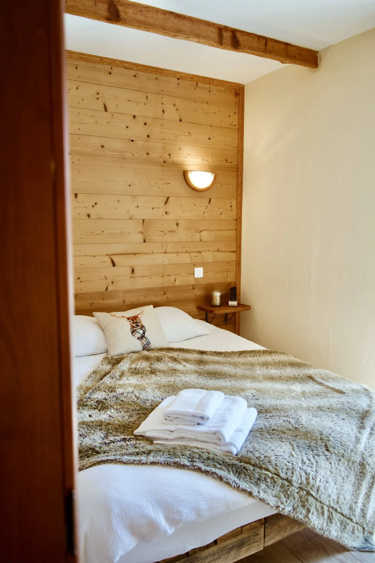 Lit double de la chambre Le Loup des Bois