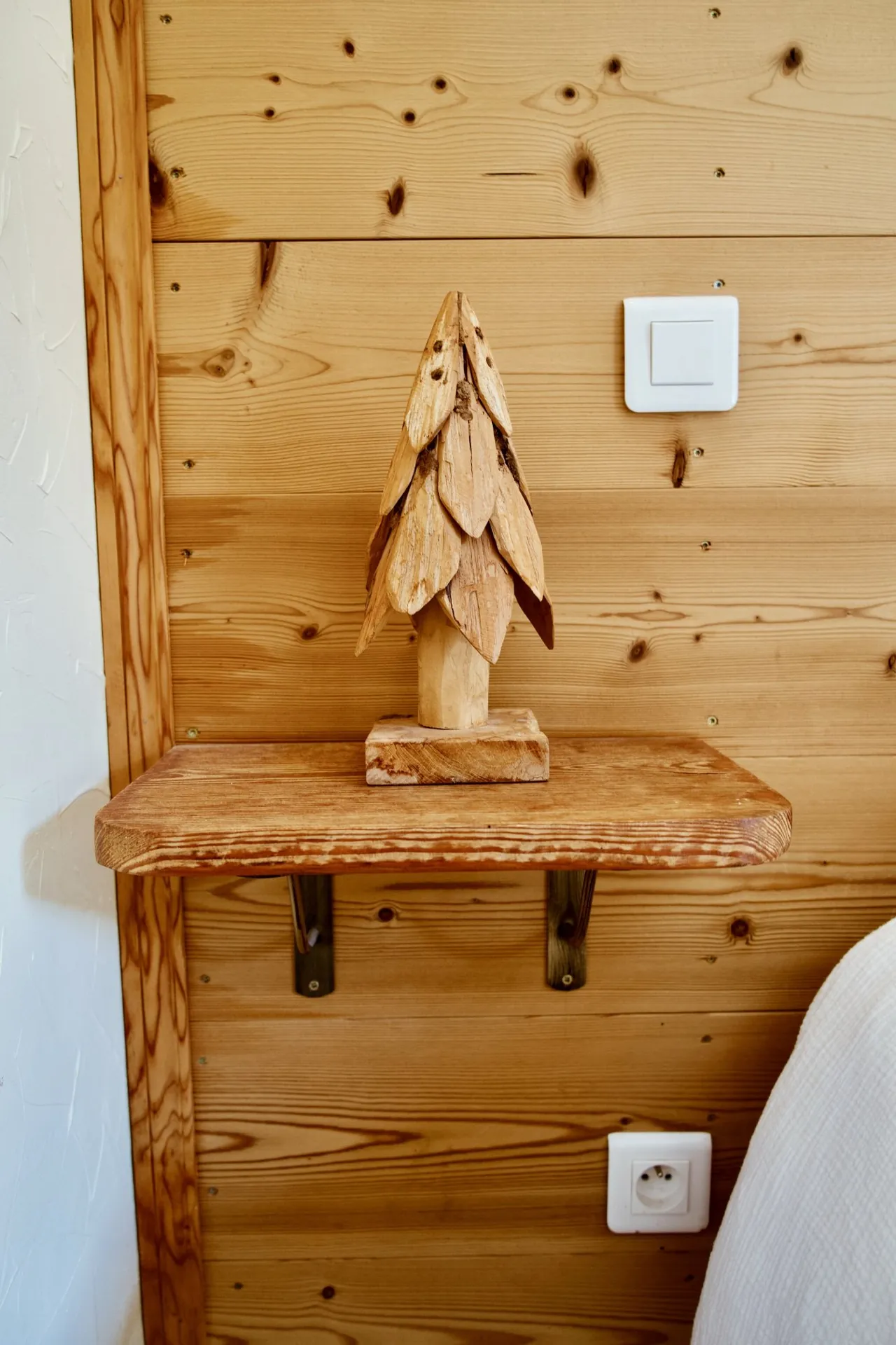 Chevet en bois, chambre Le Loup des Bois