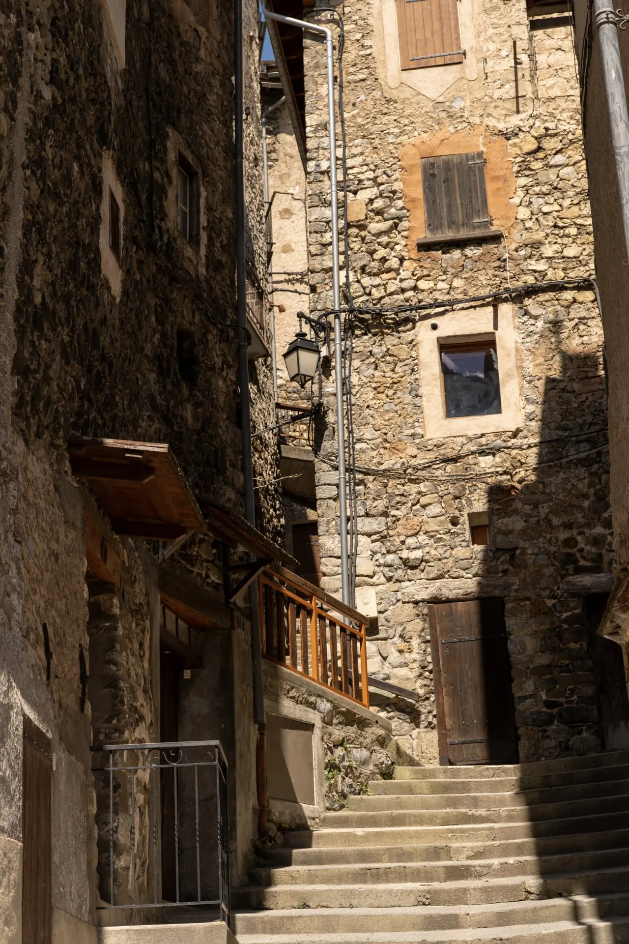 Ruelle médiévale de Péone