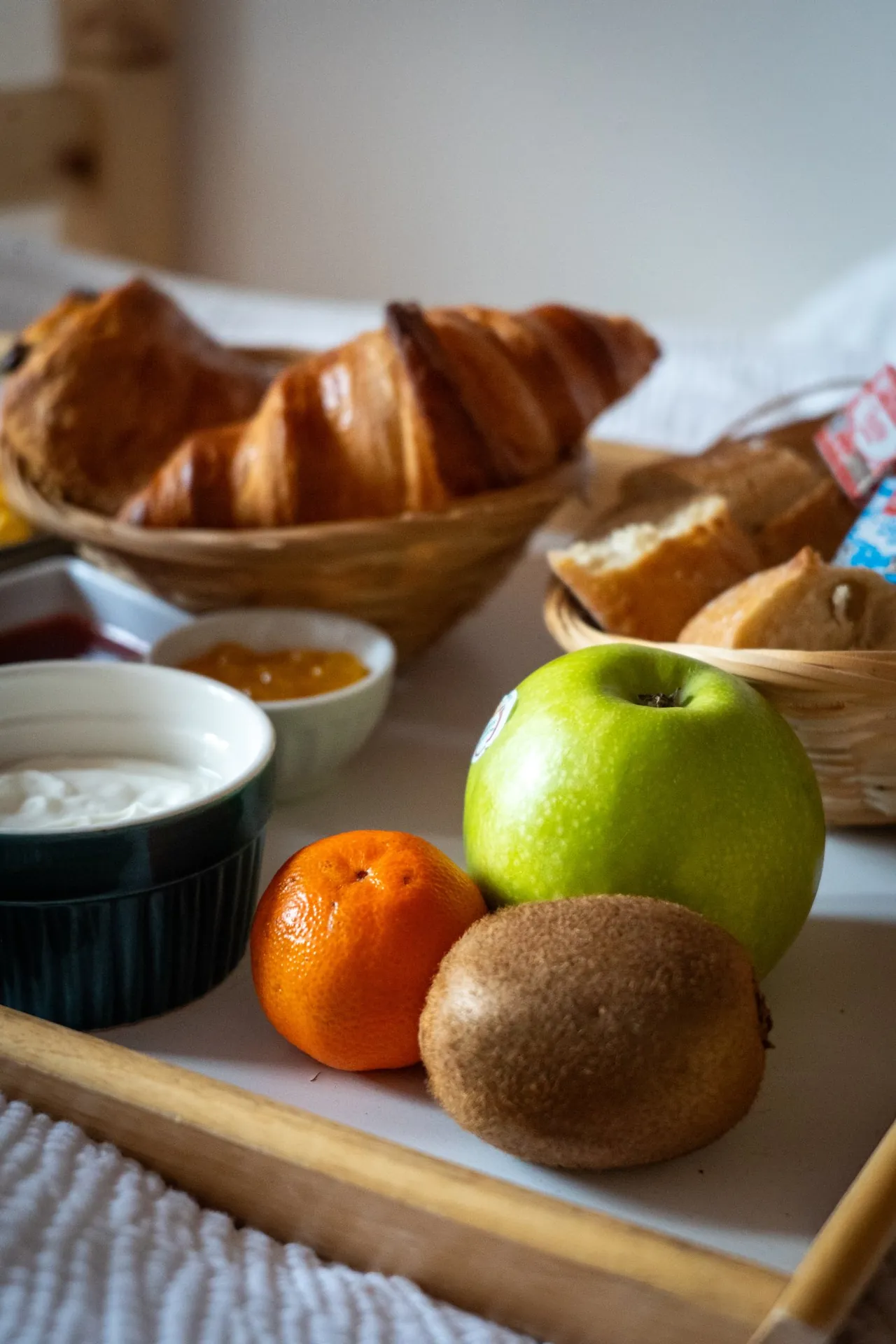 Fruits frais du petit-déjeuner en chambre